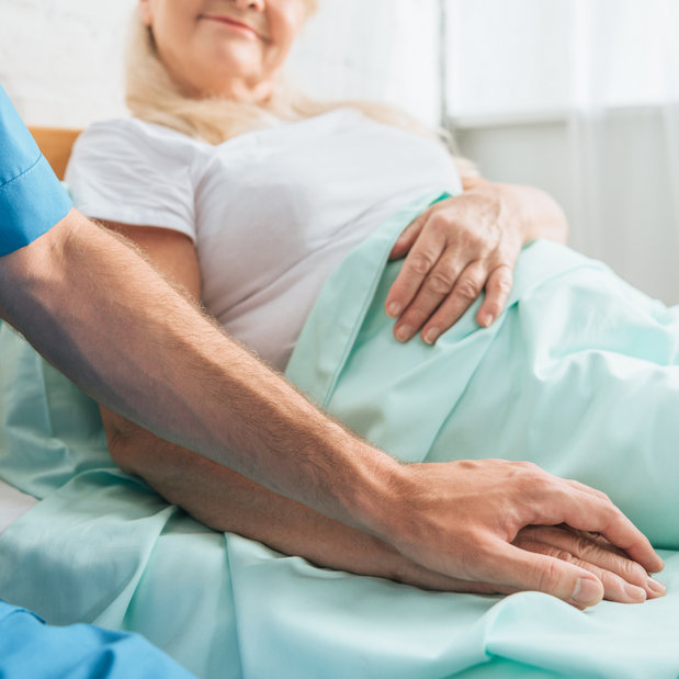 Come prevenire le lesioni da decubito del paziente anziano - MedicAir People